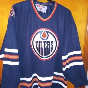 Oilers like new CCM hockey jersey.  Men's XXL